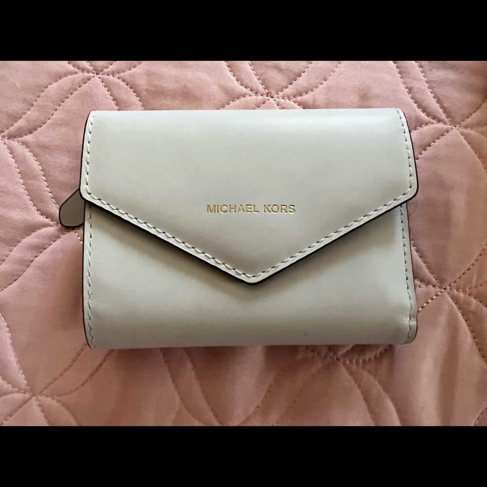 Michael Kors purse and wallet. - Picture 6 of 7